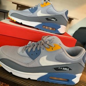 NIKE AIR MAX 90 ESSENTIAL